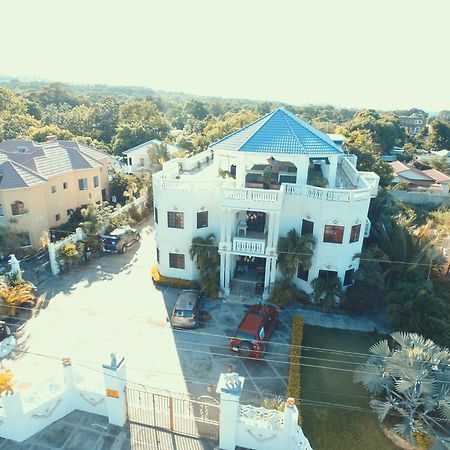 Little Savoy Guest House New 拉纳韦贝 外观 照片